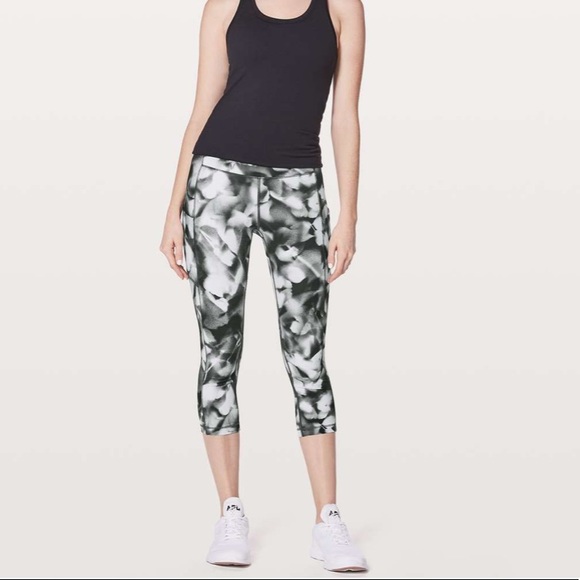 LULULEMON speed up crop 21β - Picture 3 of 15